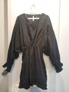 Zara voluminos black dress satin effect
