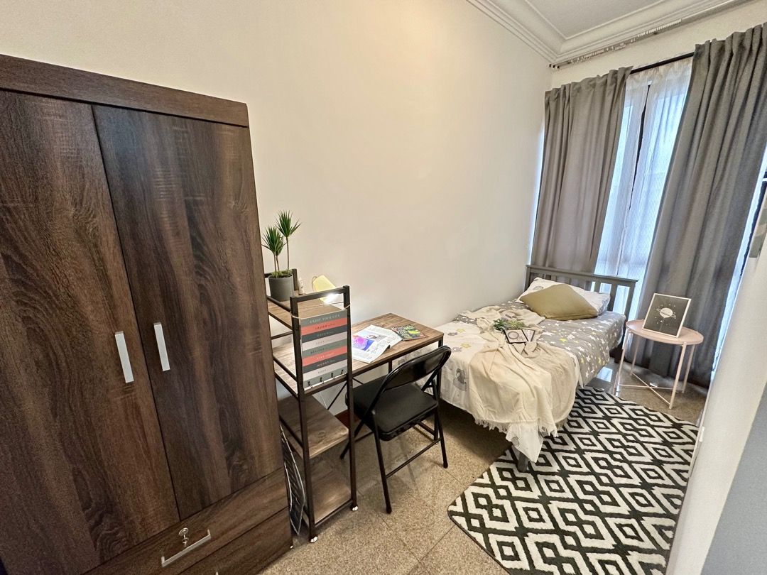 2 newly renovated common rooms for rent/ Eastpoint Green ( for single