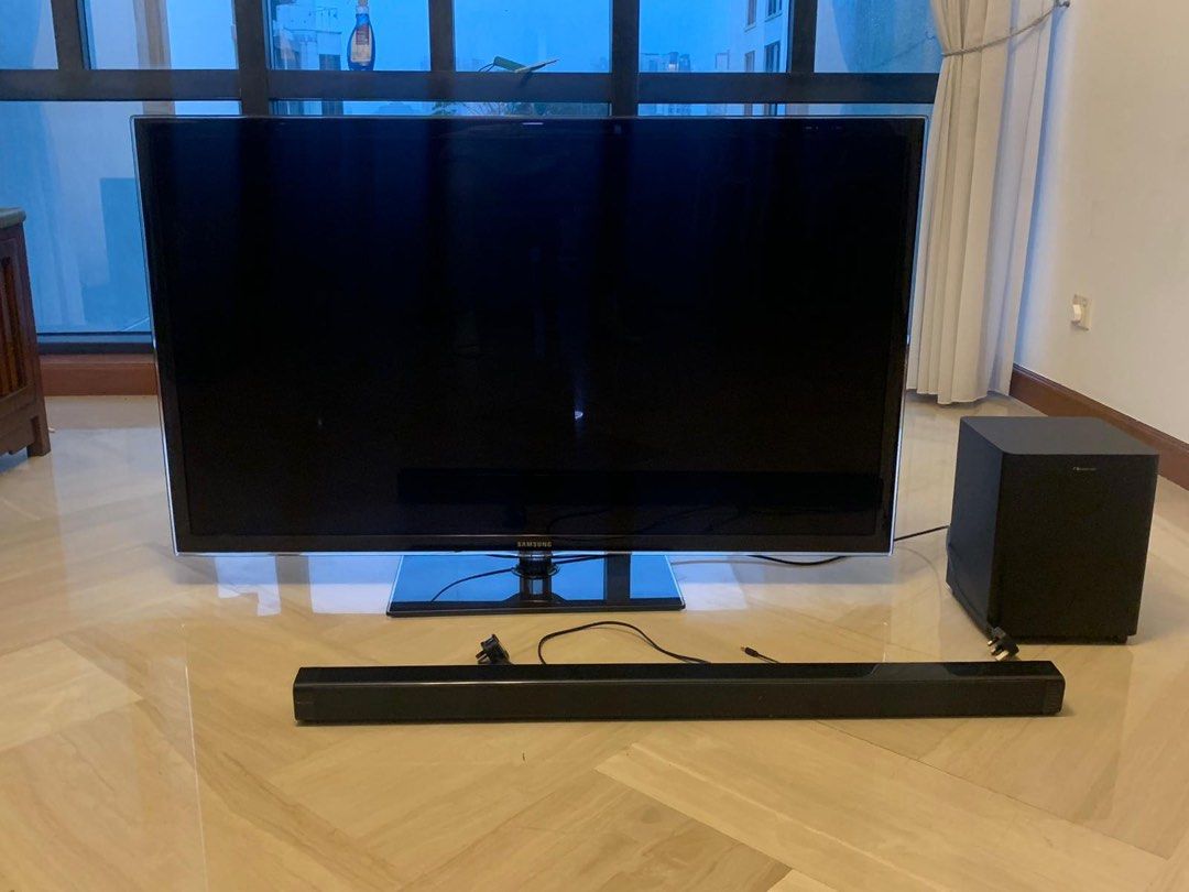 54 inch Samsung TV with Bass and Sound Bar