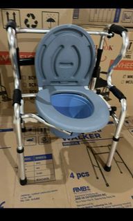 👍 3 in 1 commode chair, foldable and adjustable height***BrandNew 👍