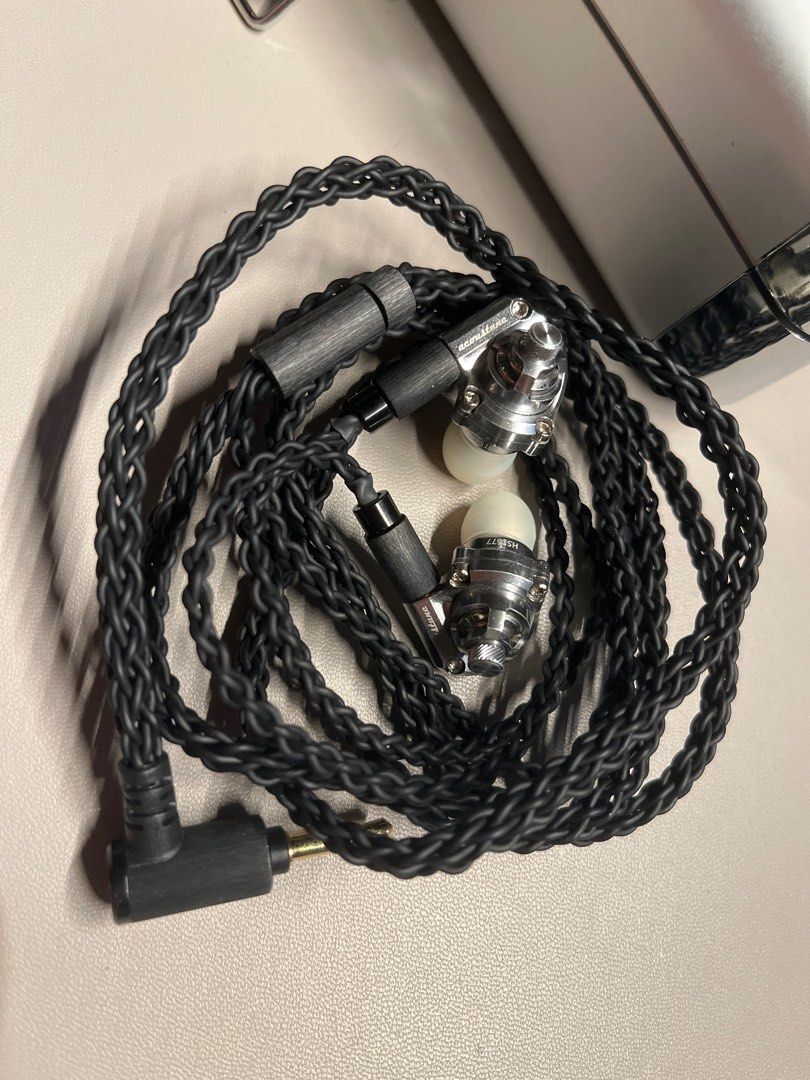 Acoustune HS1677 ss （分類：耳機）位於 Hong Kong。 由 bvc20499872 提交（商品編號 1218185945，圖片 2）。簡介： Aciustune hs1677 ss入耳式耳機 外觀新淨，靚聲 連原裝3.5mm線 冇盒，齊配件 耳棉因為我使用過，衛生關係已經扔了。