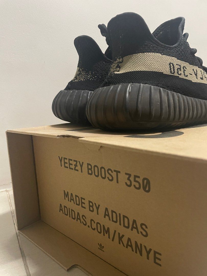 adidas yeezy 350 v2 footlocker