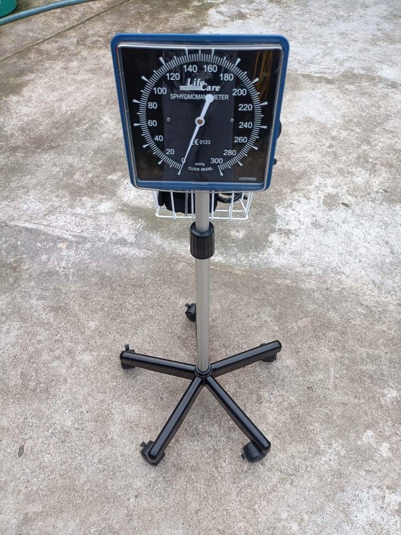 Aneroid Sphygmomanometer With Stand, Health & Nutrition, Medical