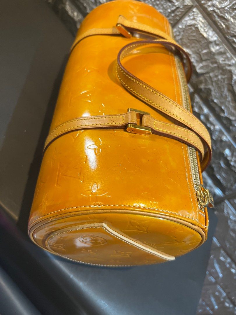Authentic louis viitton papillon Gm (Category: Luxury Bags & Wallets) located in Las Pinas. Submitted by ricatokz (Listing ID 1218183901, Image 1). Description: Decluttering Mejo discolored kc matagal ng sa cabinet but still look nice in person.. Slight nego Can meet up around las pinas .