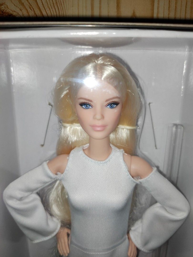 Bks Dolls - Barbie Looks #6 2021 (New Victoria ) Barbie Look 2015