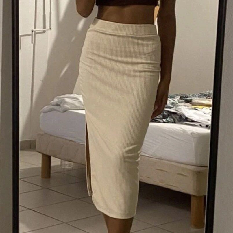 Beige Midi Skirt with Slit (Category: Skirts) located in Bacolod City. Submitted by fitsbymaria (Listing ID 1218116905, Image 2). Description: Very flattering and soft material.