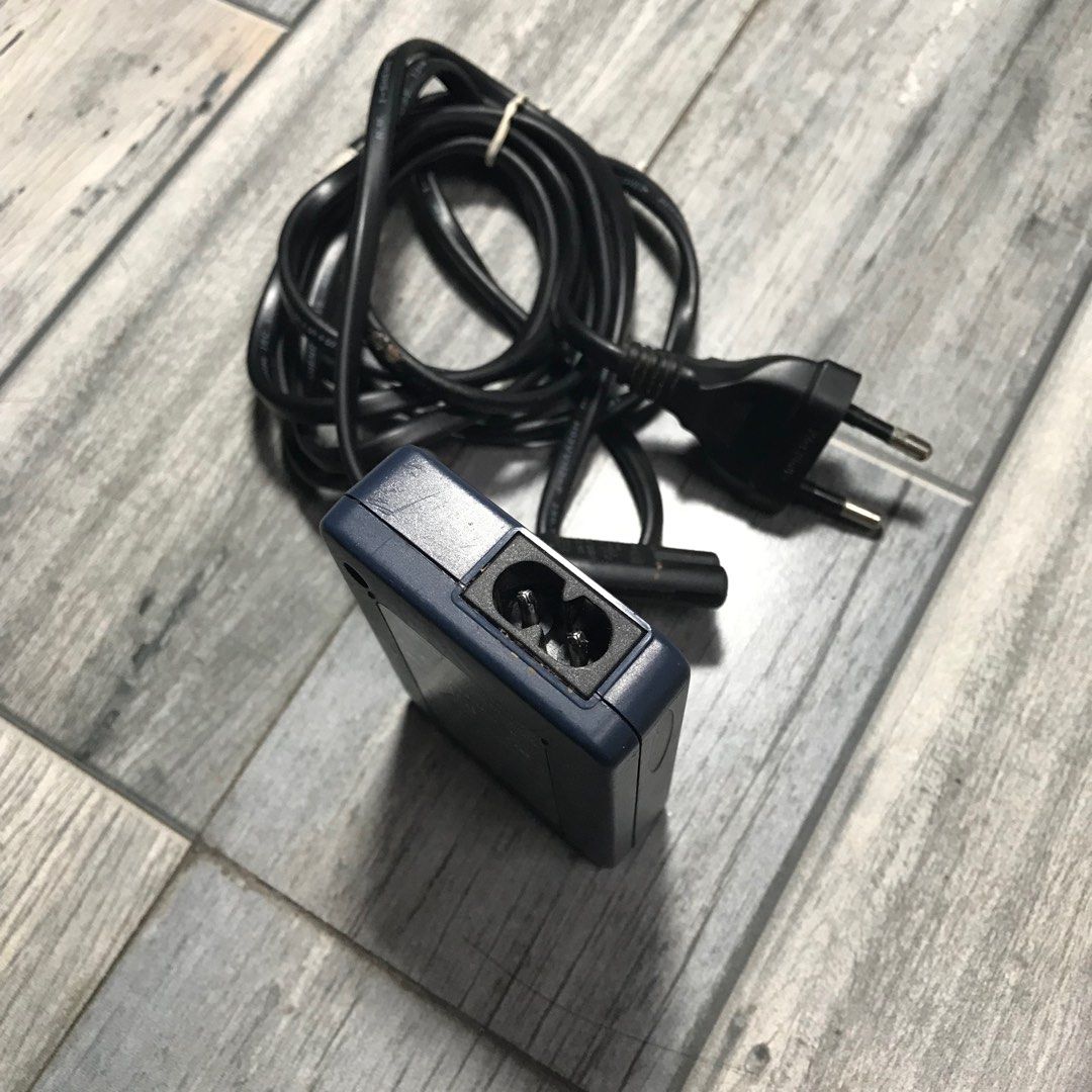 CANON BATTERY CHARGER ( CB-2LVE G ) (Category: Batteries & Chargers) located in Makati City. Submitted by jasper_and_stuff (Listing ID 1218090449, Image 3). Description: - Input : 100V-240V | AC 50/60Jz - Output : 4.2V - 0.65A.