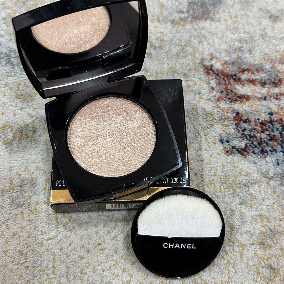 CHANEL POUDRE LUMIERE - - IVORY GOLD HIGHLIGHTING POWDER / / SWATCH AND  REVIEW. 