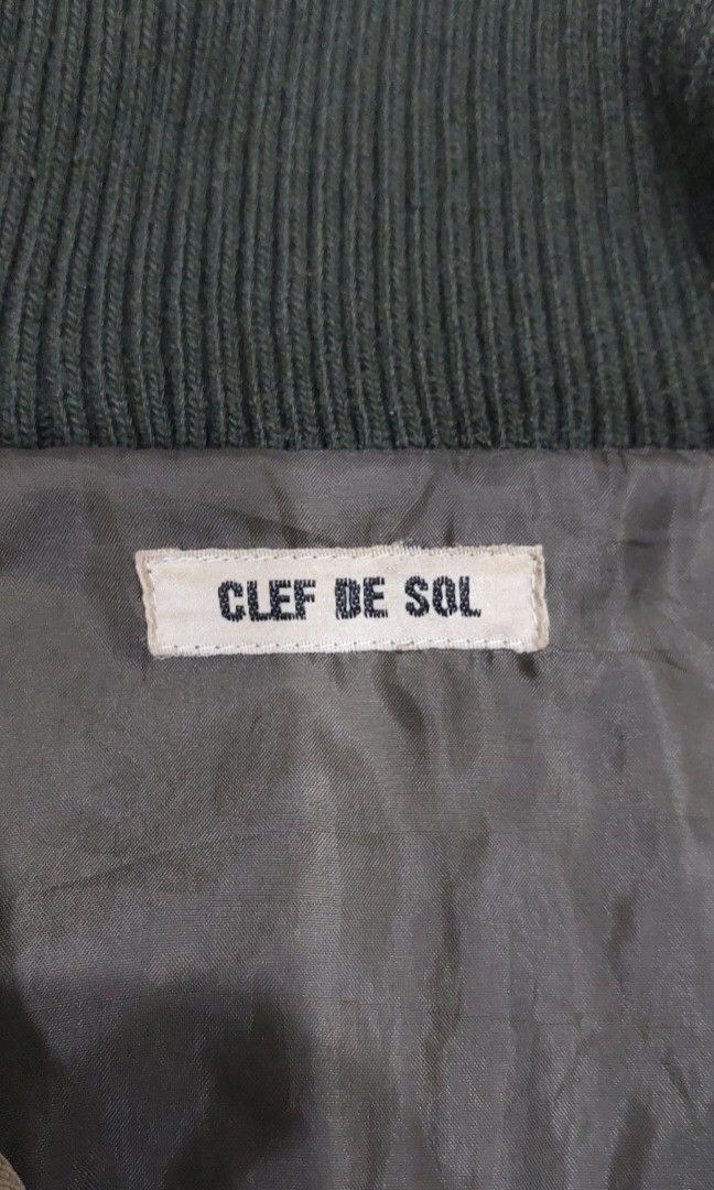CodroyJacket (Category: Coats, Jackets and Outerwear) located in Paka. Submitted by chapxdamperz (Listing ID 1218168626, Image 3). Description: Jacket Codroy Vintage Made in Japan Kondisi 9/10 Pit 21.5 Labuh 27.