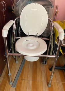 Commode Chair