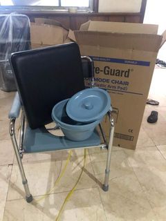 Commode chair with out wheels