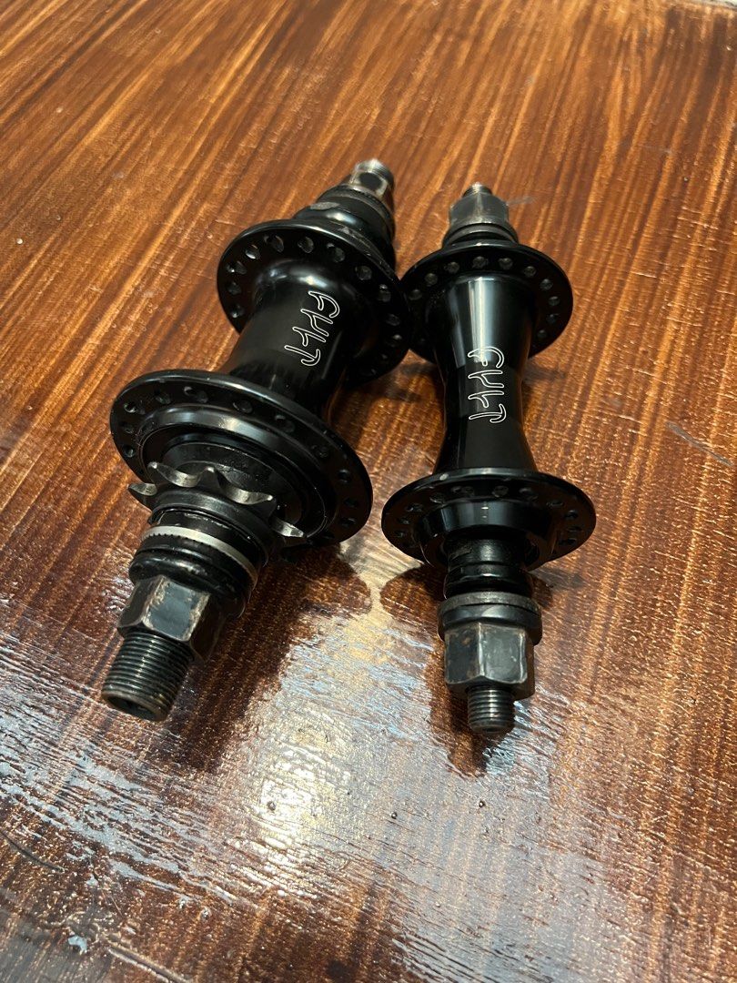 Cult Black Front Rear Hub Set Sports Equipment Bicycles