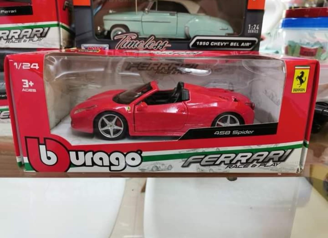 Bburago 1:24 Scale Ferrari Race and Play 550 Maranello Die-Cast