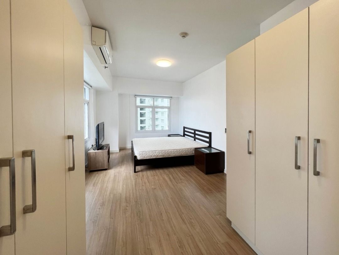 FOR SALE Red Oak at Two Serendra, BGC, Brgy. Fort Bonifacio, Taguig