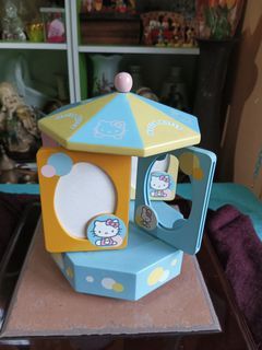Hello Kitty carousel picture frame