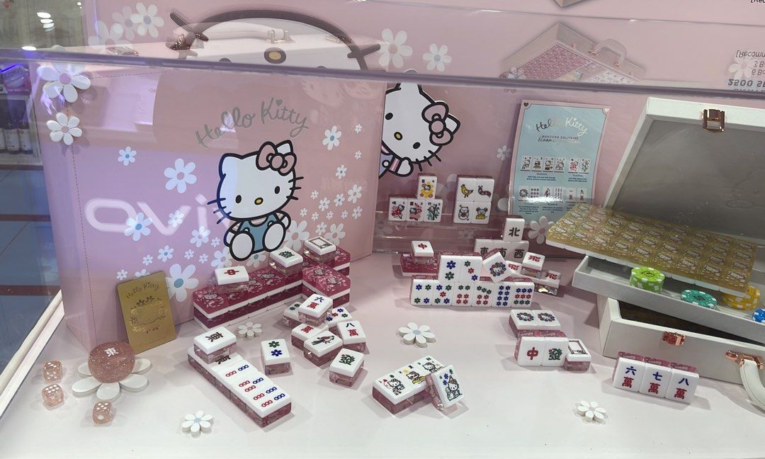 Hello Kitty Blossom Pink Mahjong Set