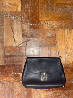 (Category: ) located in . Submitted by elisengg (Listing ID 1218115902, Image 1). Description: .