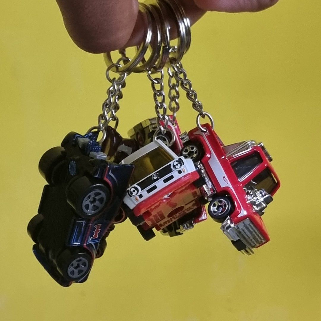 Hot wheels car keychain store