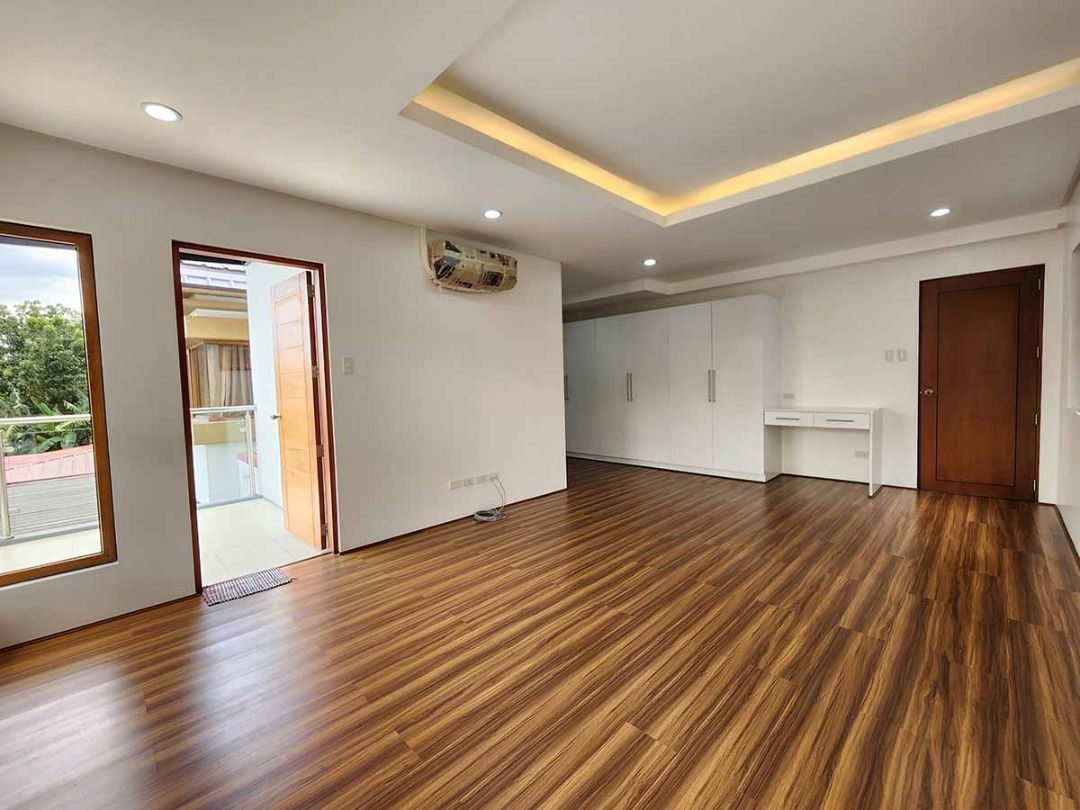 Townhouse for sale in Commonwealth Quezon City Near Sandigan Bayan