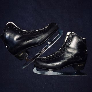 Ice skating shoes (Figure Skates)