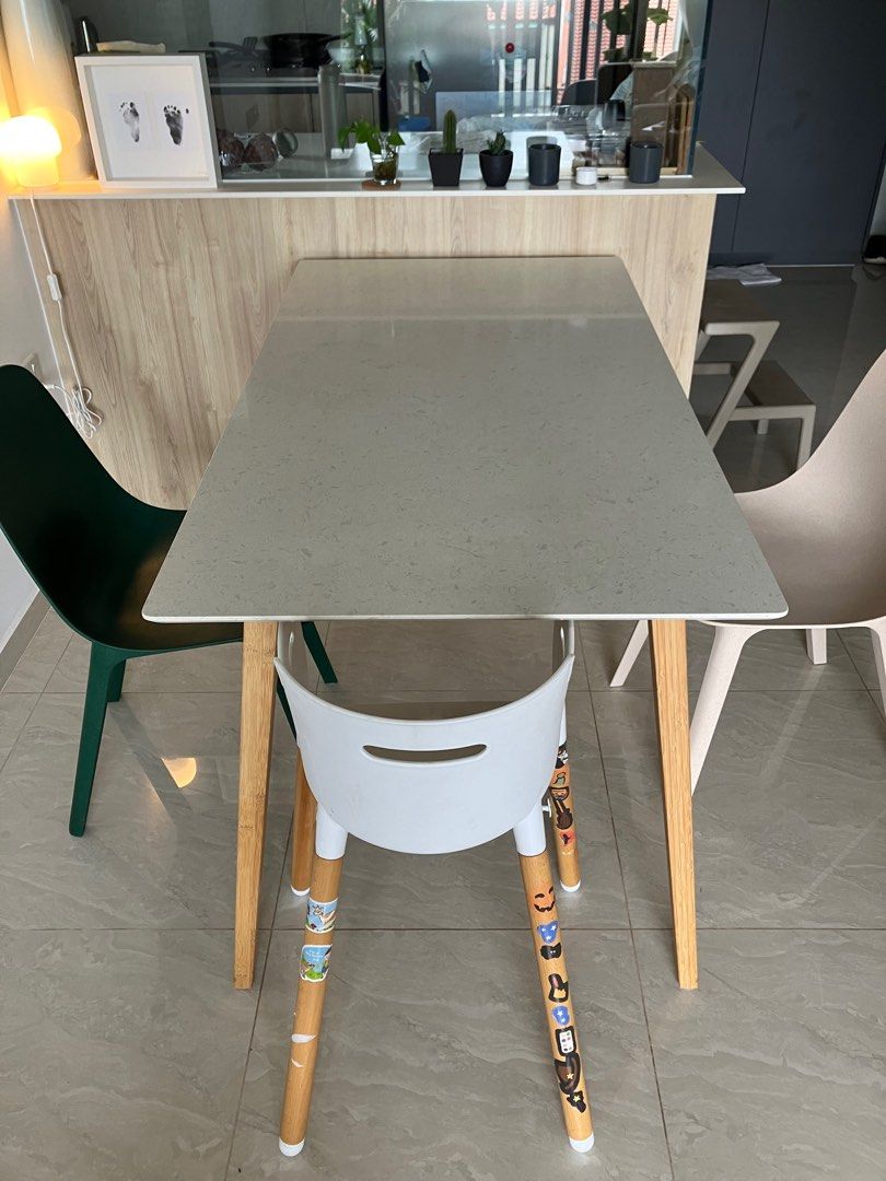 Stenared online dining table