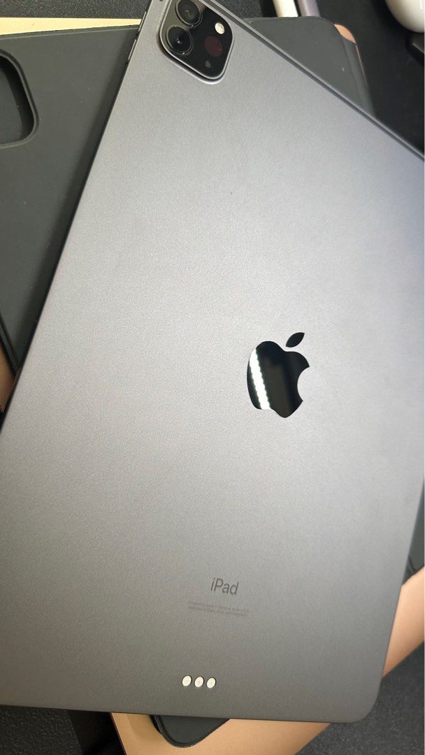 Ipad pro 11 inch second generation (Category: iPad) located in Taguig. Submitted by pokwen (Listing ID 1218145589, Image 1). Description: Comes with Ipad 11 inches Paper like matte protector Smart keyboard Ipad box Keyboard box.