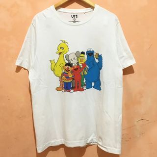 Kaos uniqlo x kaws sasame original