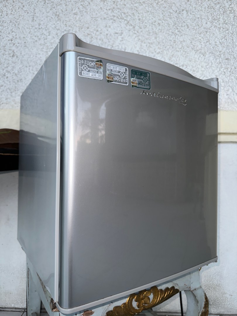 Kelvinator Mini Refrigerator, TV & Home Appliances, Kitchen Appliances