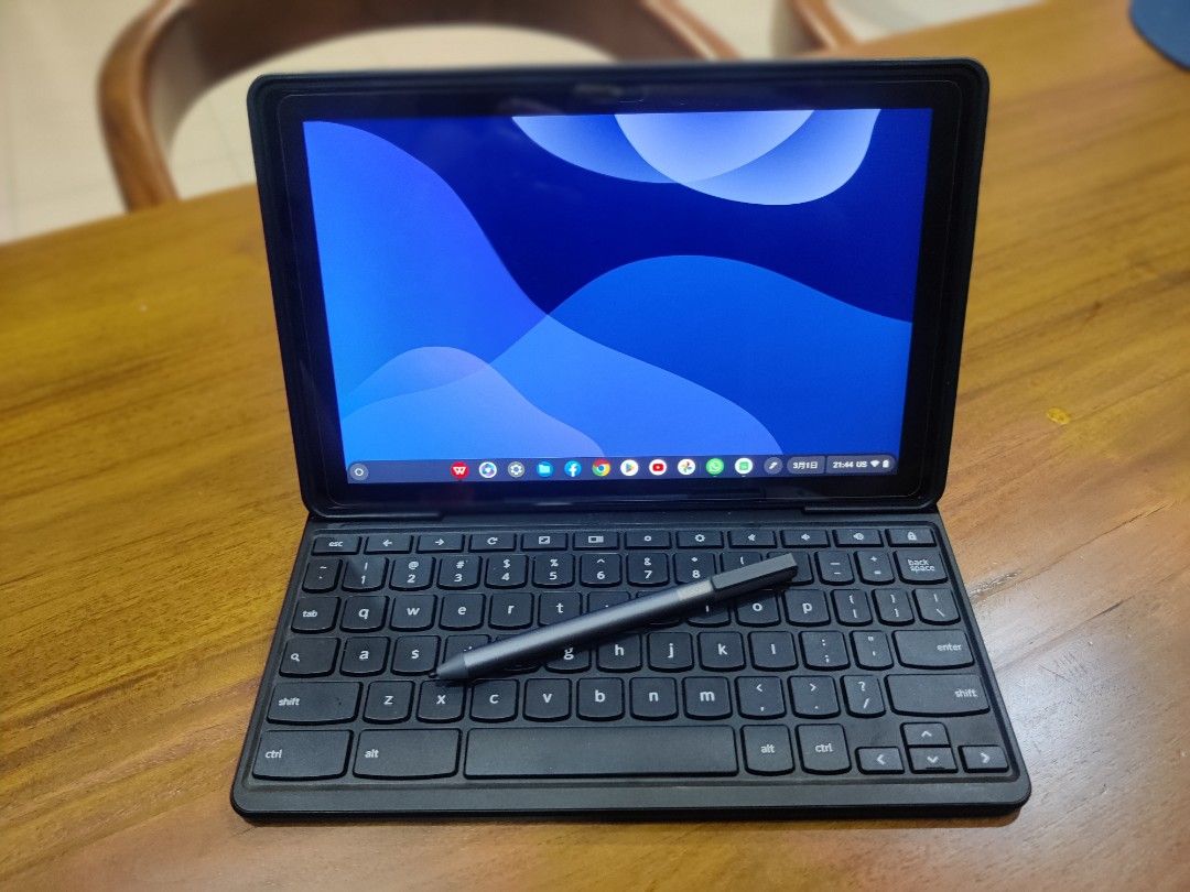 2 in 1 Lenovo Chromebook 10e tablet complete set comes with original