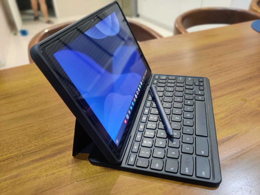 2 in 1 Lenovo Chromebook 10e tablet complete set comes with original