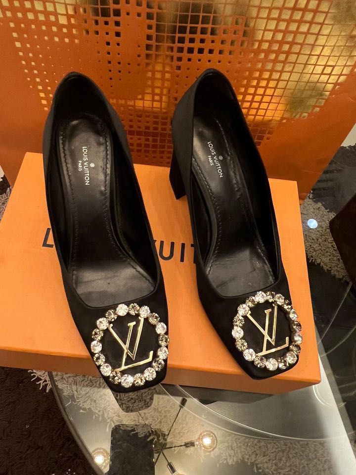 Louis Vuitton Black Patent Leather Madeleine Slingback Pumps Size 37.5  Louis Vuitton