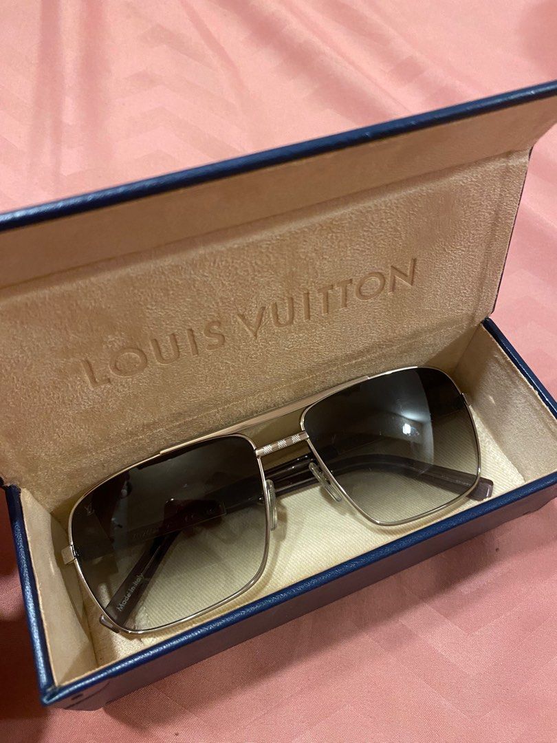 Louis Vuitton Attitude Pilot Damier Silver Sunglasses, Women's Fashion,  Watches & Accessories, Sunglasses & Eyewear on Carousell