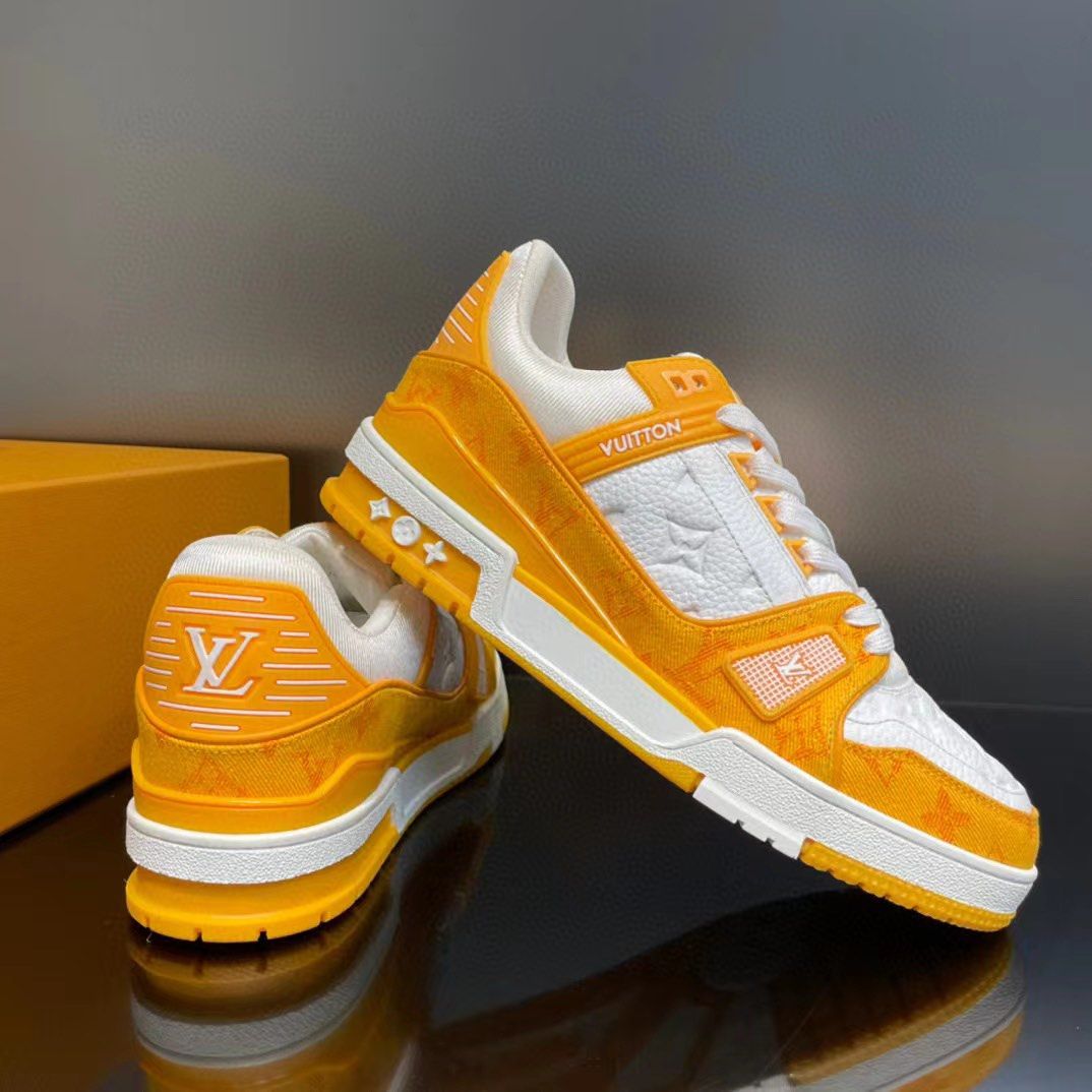 Louis Vuitton LV Trainer Sneaker Orange. Size 10.0