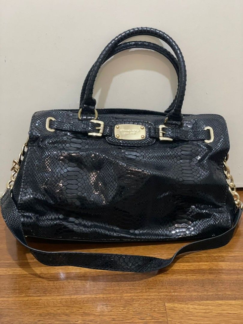 Black snake print on sale shoulder bag