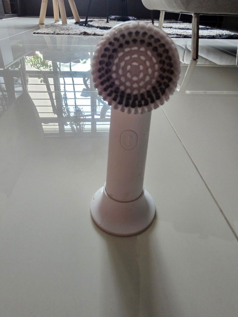 Miniso Electric Facial Cleaning Brush, Beauty & Personal Care, Face