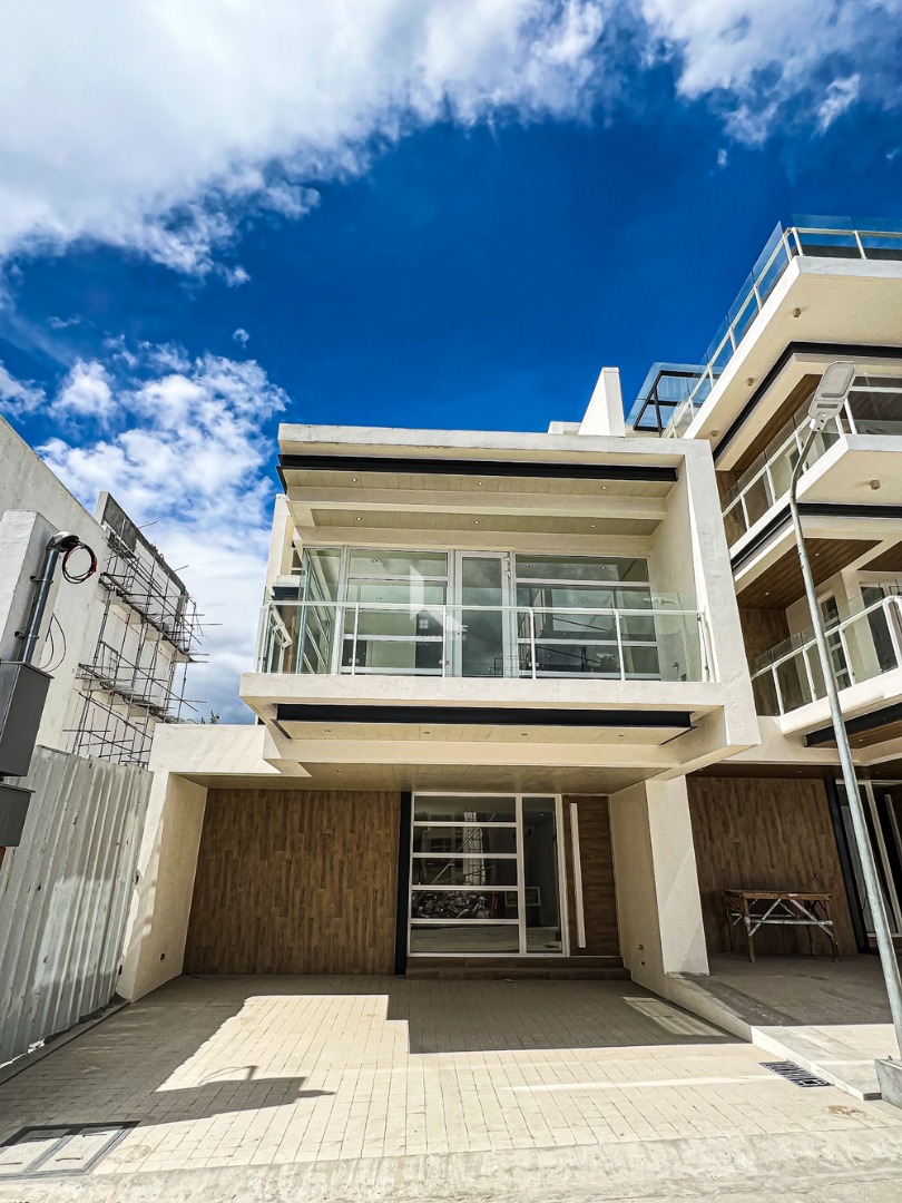 Modern Townhouse M Residences Capitol Hills Quezon City nr Ayala