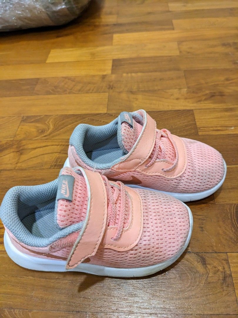 Nike girls toddler shoes coral air mesh 12cm 23.5 Babies Kids