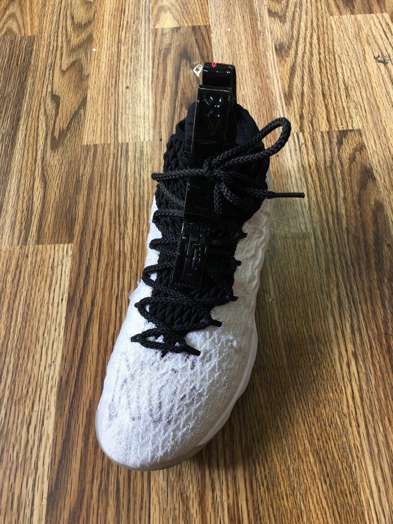 Lebron 15 discount graffiti on feet