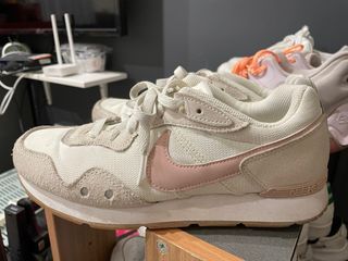 NIKE W VENTURE RUNNER粉勾  麂皮鞋👟(US7.5)