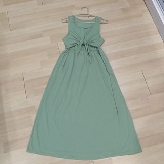 pit18" Green long dress