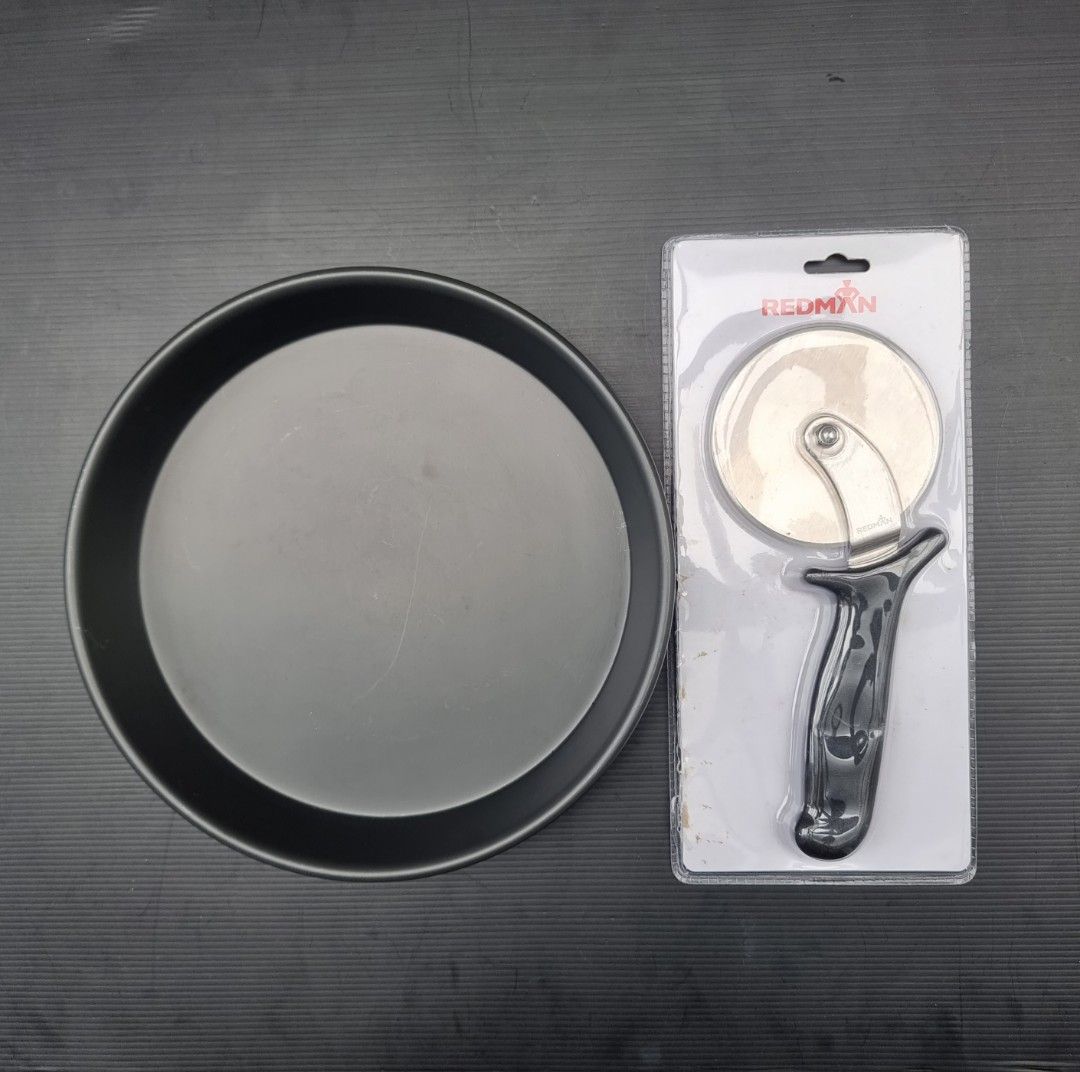 Pizza Pan and Cutter set, Furniture & Home Living, Kitchenware