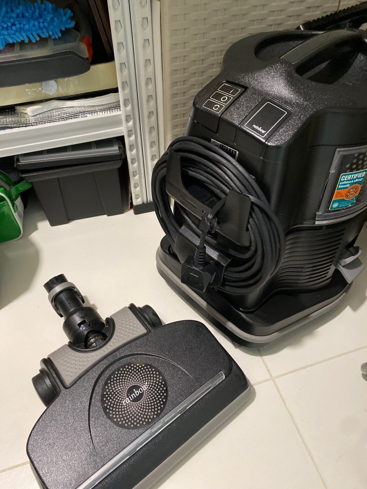Rainbow vacuum cleaner complete set with mattress cleaner. First come