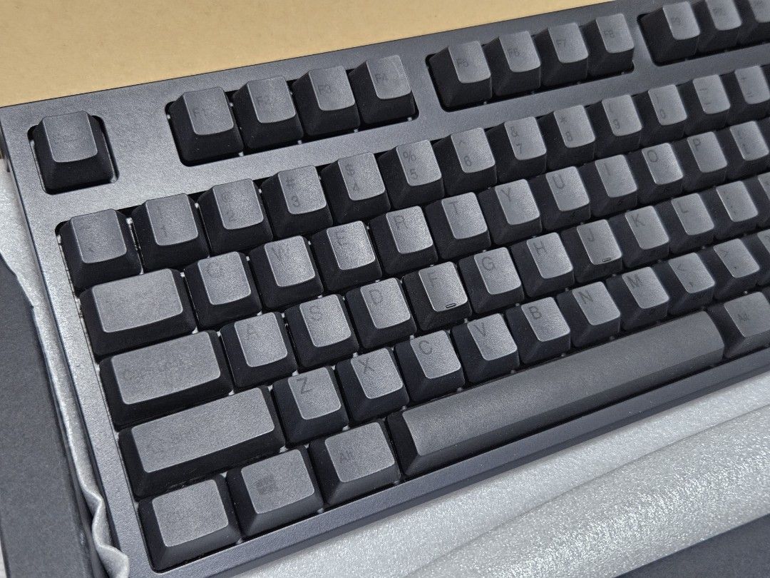 Realforce R2 TKL keyboard ( R2TL-US5-BK ) Topre switches / made in japan