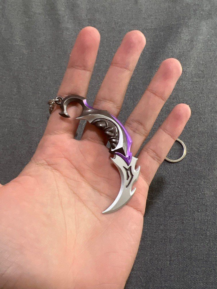 Valorant Reaver Karambit and Reaver Vandal Keychains, Hobbies & Toys