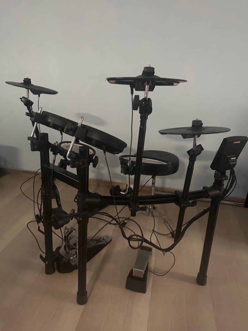 Roland VDrums TD1DMK Electronic Drum Set with TAMA Drum Pedal