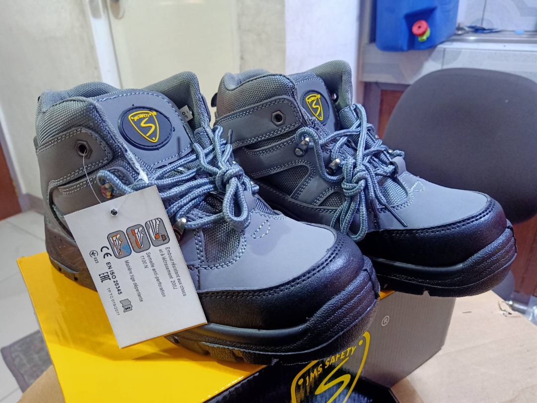 safety shoes jms, Men's Fashion, Footwear, Boots on Carousell