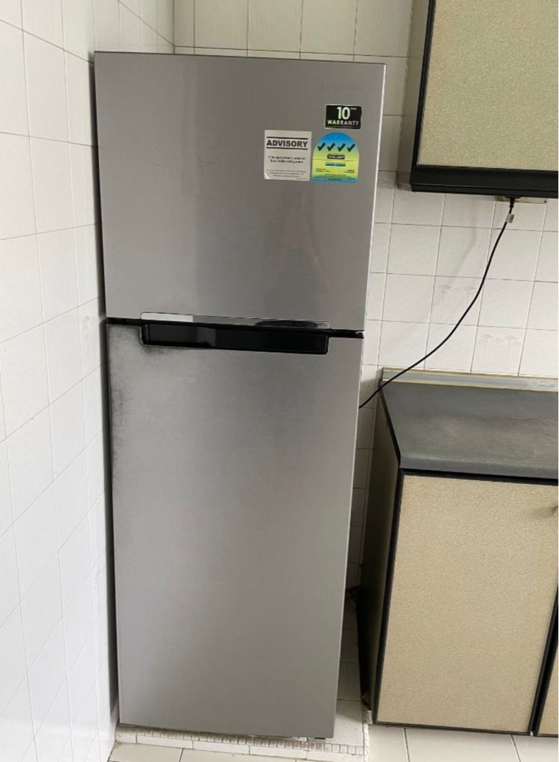 SAMSUNG Fridge Refrigerator and Freezer 255L Used Allaround Cooling