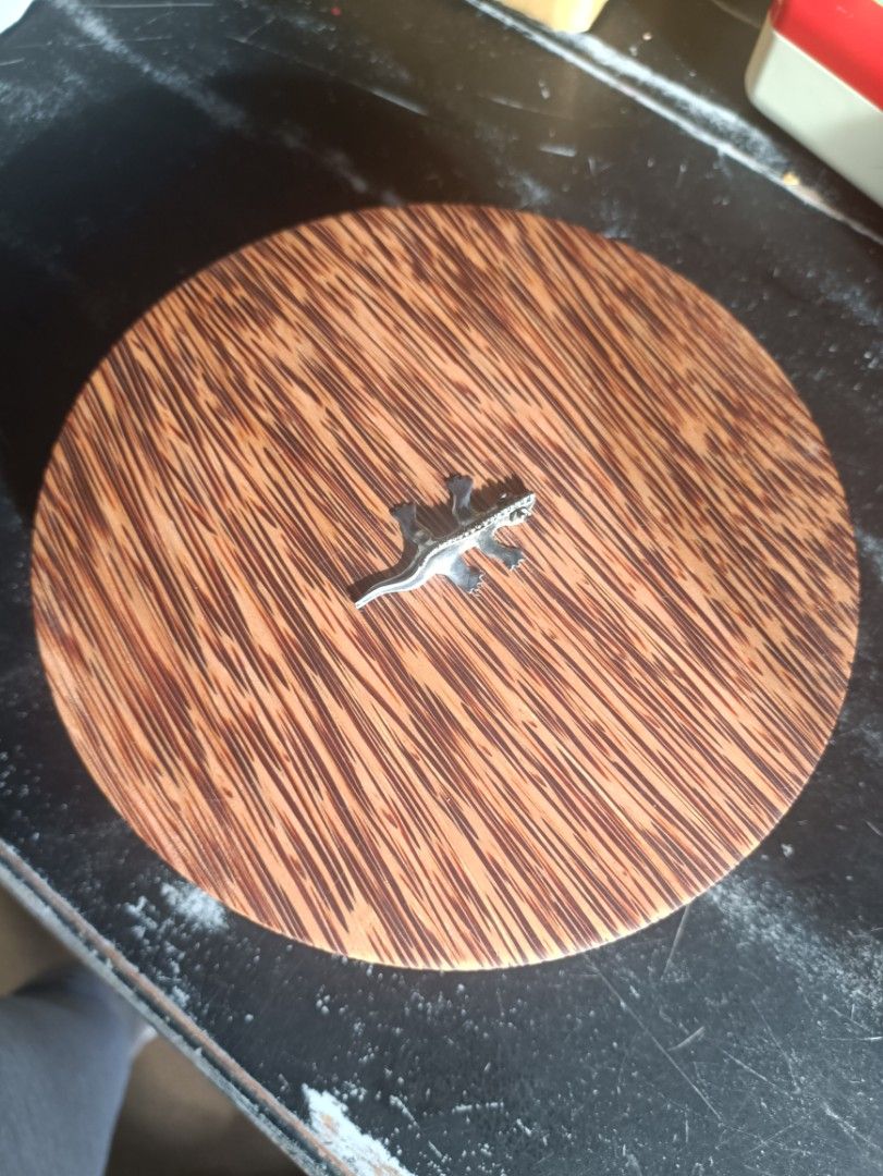 solid wood round box (Category: Storage Boxes & Baskets) located in San Pablo. Submitted by tailz_and_wacko (Listing ID 1218082146, Image 1). Description: .