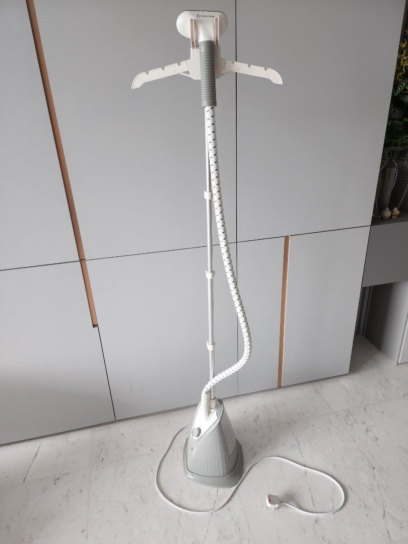 Steam iron stand type, TV & Home Appliances, Irons & Steamers on Carousell