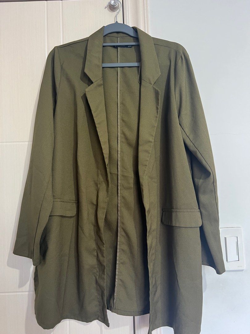 Stradivarius Blazer (L) (Category: Coats, Jackets and Outerwear) located in Las Pinas. Submitted by declutteringstar (Listing ID 1218192179, Image 1). Description: RFS: Migrating.